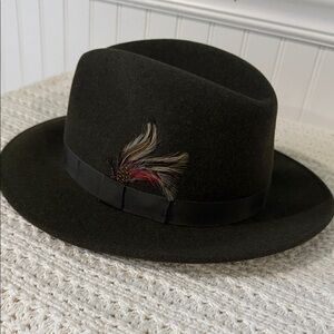 Like New Orvis Dark Green Wool Fedora Hat with Feather Accent